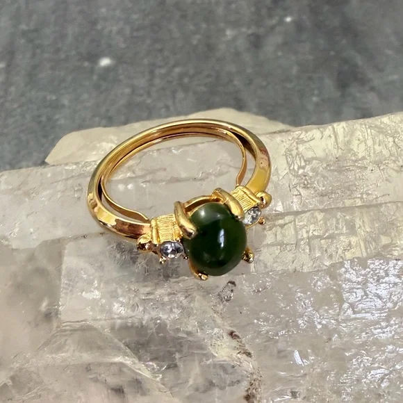 Vintage Avon Green Jade Gold Tone Ring 7 - Picture 13 of 16